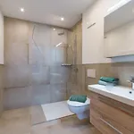 Strasser شقة